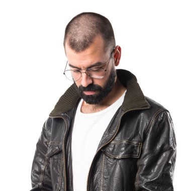 deri ceketi olan adam