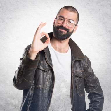 Erkek deri ceket yapmak Ok işareti ile