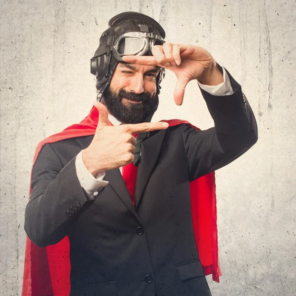 Super hrdina podnikatel zaměření s prsty — Stock fotografie