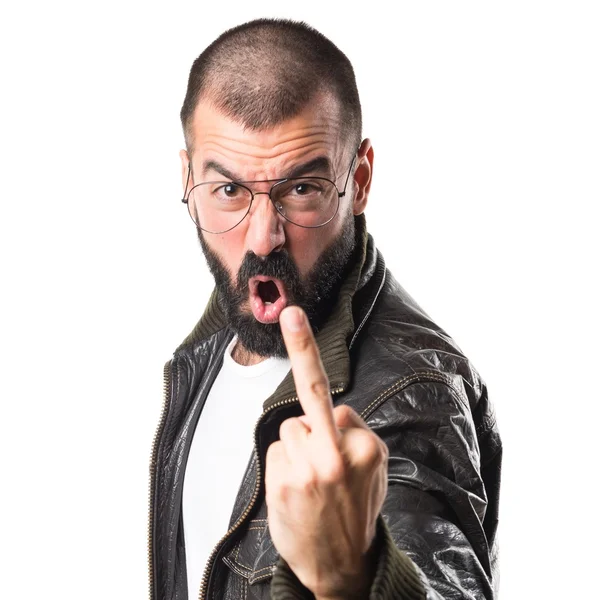 Hombre con chaqueta de cuero haciendo gesto cuerno —  Fotos de Stock