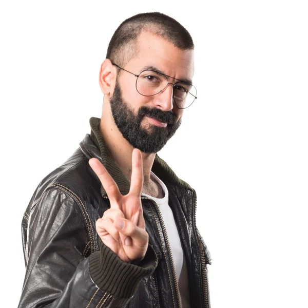 Man wearing a leather jacket doing victory gesture — Stock Photo, Image