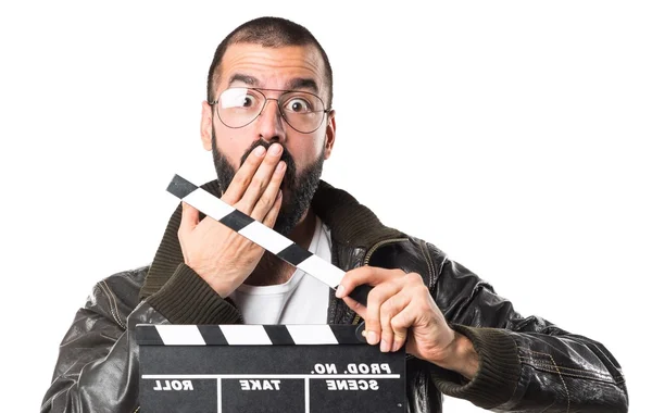 Man wearing a leather jacket holding a clapperboard — Stock Photo, Image