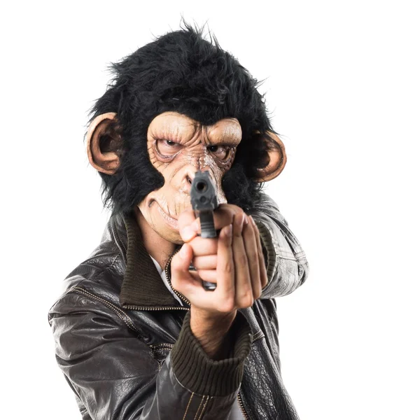 Μαϊμού άνθρωπος που κρατά ένα πιστόλι — Φωτογραφία Αρχείου