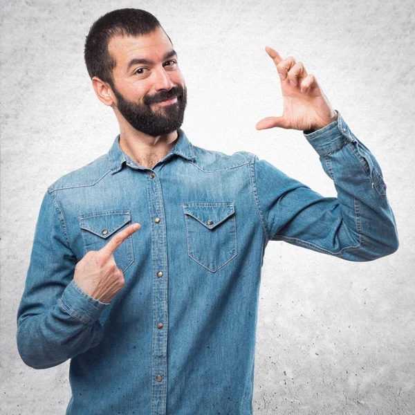 Man doing tiny sign — Stock Photo, Image