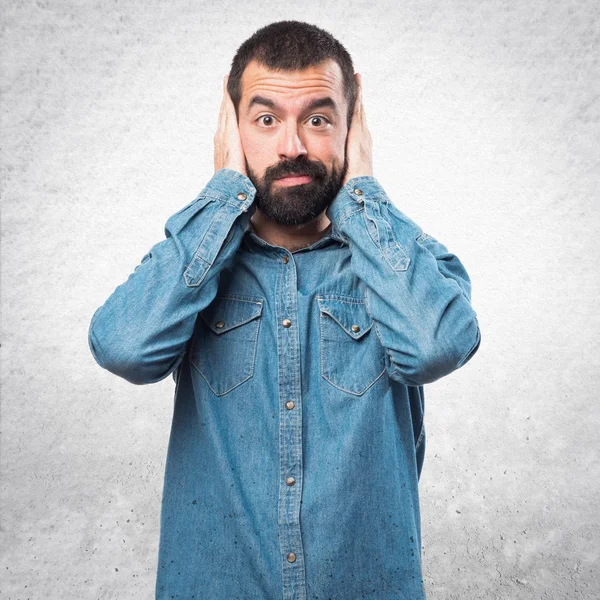 Man covering his ears — Stock Photo, Image