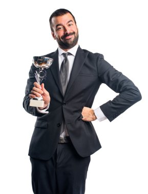 Elinde bir kupa tutan iş adamı