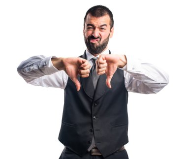 İşadamı kötü sinyal yapıyor