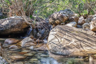 Nehri takip et, Fanebas Assemini, Sardinya, İtalya 'da yürüyüş yapıyor mu?
