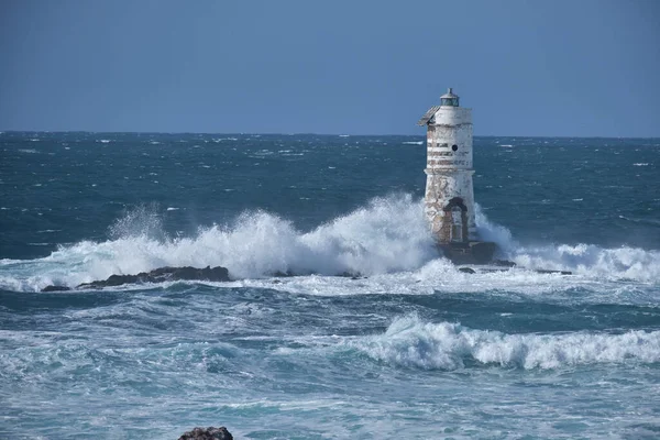 Faro mangiabarche, Calasetta 'daki ünlü deniz feneri, Sant Antioco, Sardinya, İtalya