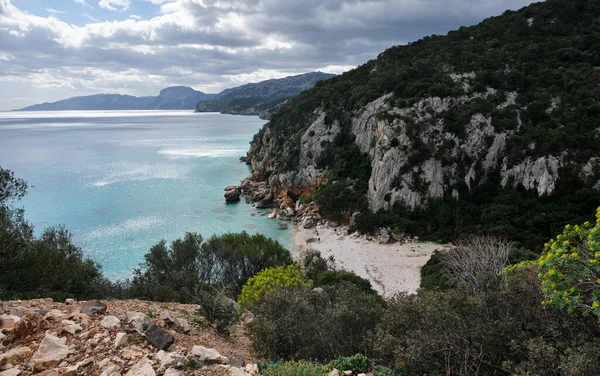 Cala Fuili, Cala Gonone, Dorgali, Nuoro, Sardinya, İtalya 'daki güzel sardunya plajı.