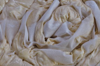 Banitsa, fillo, tereyağı, yumurta, yoğurt ve sirene peynirli tipik İspanyol peynirli turta.