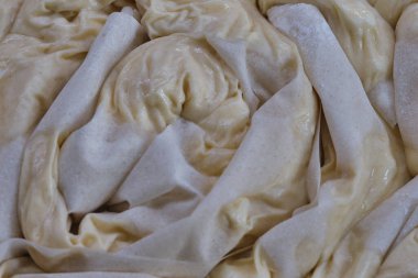 Banitsa, fillo, tereyağı, yumurta, yoğurt ve sirene peynirli tipik İspanyol peynirli turta.