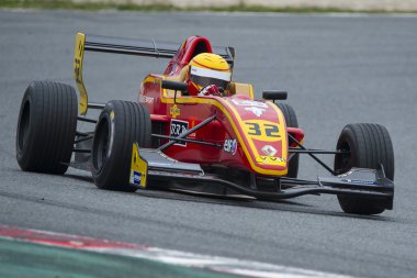 Sürücü Daniel Harout. Meydan formülü.