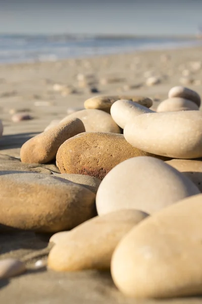 Pierres sur la plage de mer — Photo