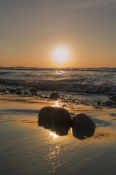 Pedras na praia do mar — Fotografia de Stock