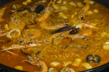 İspanyol deniz ürünleri paella