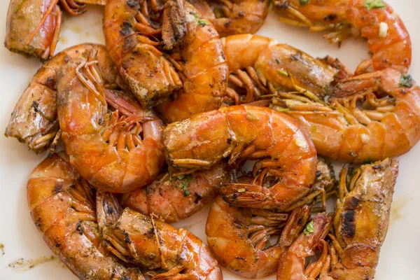 Prawns with garlic and parsley — Stock Photo, Image