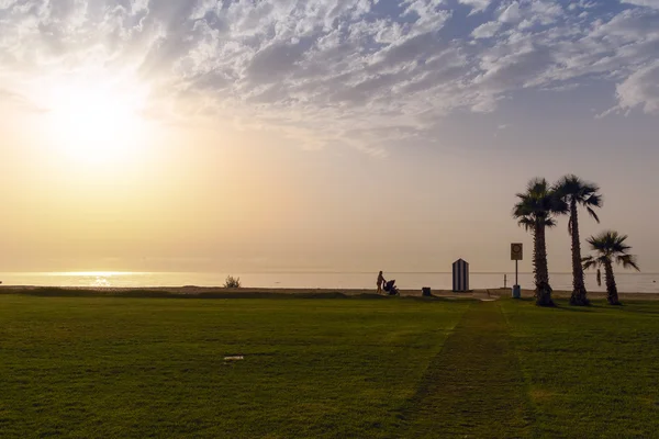 Hermoso amanecer en la playa — Foto de Stock