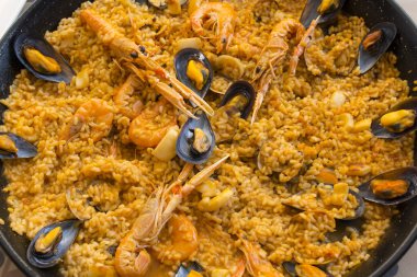 İspanyol deniz ürünleri paella