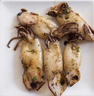 Peregil ile sarımsak kalamar