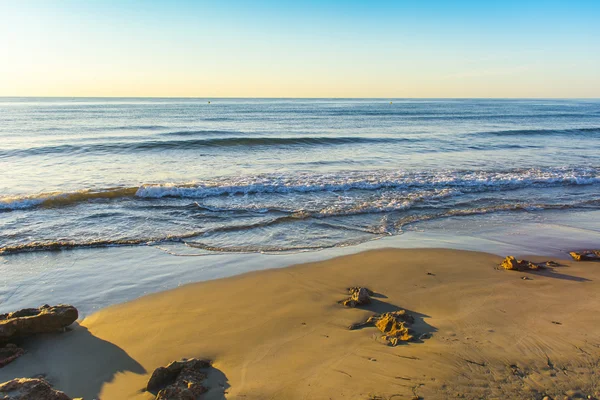 Nascer do sol na praia de verão — Fotografia de Stock