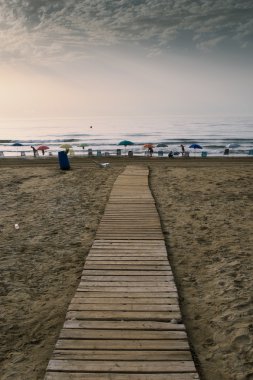 Denize giden ahşap yol