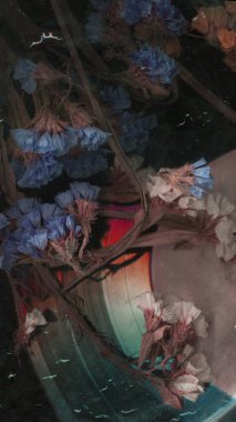 Vinil plak müziğindeki kuru çiçek yakın plan. Romantik melodi. Yağmurlu ruh hali eski müzik görüntüsü. Geçmişe dönük müzik kalıpları. Vinil plaka. Klasik stilize fotoğraf.