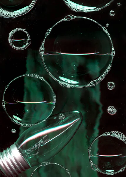 Αφρός Σαπουνόφουσκας Γυάλινη Επιφάνεια Που Απομονώνεται Μαύρο Φόντο Φως Στη — Φωτογραφία Αρχείου