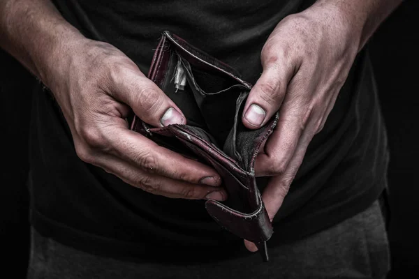 Portafoglio Vuoto Mani Degli Uomini Tengono Una Borsa Povertà Mancanza Foto Stock