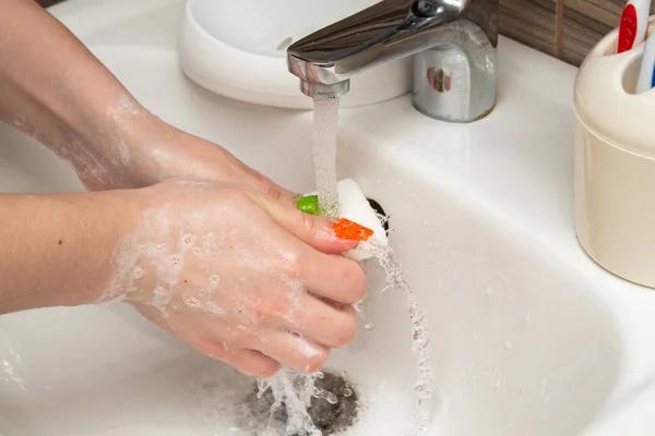 Mycie Rąk Mydłem Kanalizacja Higiena Osobista — Zdjęcie stockowe