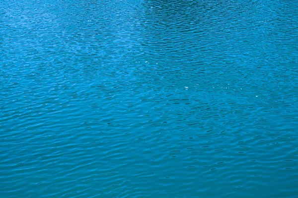 Blauwe Waterachtergrond Het Rustige Oppervlak Van Zee Oceaan Natuurlijke Abstracte — Stockfoto