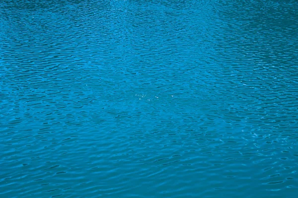 Blå Vatten Bakgrund Havets Lugna Yta Havet Naturlig Abstrakt Bakgrund — Stockfoto