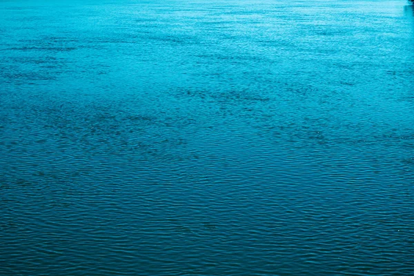 Niebieskie Tło Wody Spokojna Powierzchnia Morza Ocean Naturalne Abstrakcyjne Tło — Zdjęcie stockowe