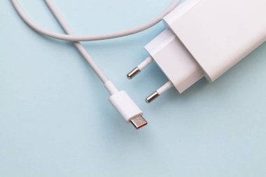 Telefon faturası mavi arkaplanda..