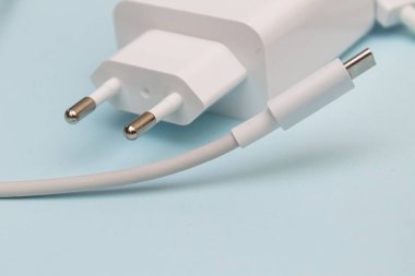 Telefon faturası mavi arkaplanda..