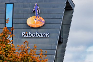 Zutphen, Hollanda - 9 Ekim 2025: Zutphen, Hollanda 'da bir Hollanda Rabobank hizmet ofisinin dışı