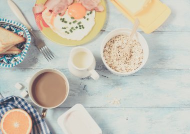 Kahvaltı kızarmış yumurta ve kahve