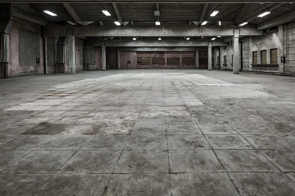 Grunge hall di fabbrica abbandonata — Foto Stock