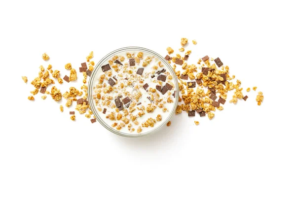 Granella Avena Croccante Cereali Cioccolatini Con Latte Fresco Ciotola Vetro — Foto Stock