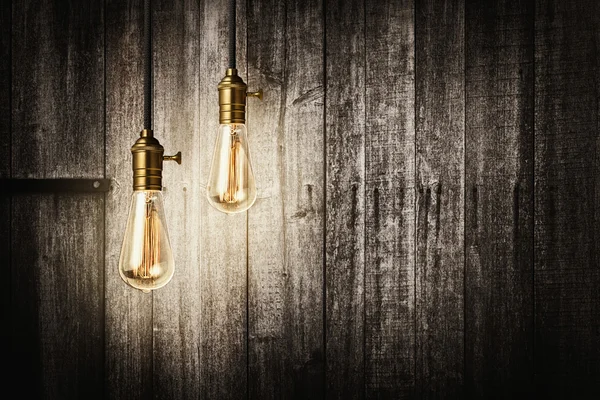 Antique light bulbs on wooden background — Stock Photo, Image