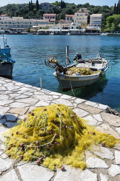 Porto na aldeia de Kassiopi - Ilha de Corfu, Grécia — Fotografia de Stock