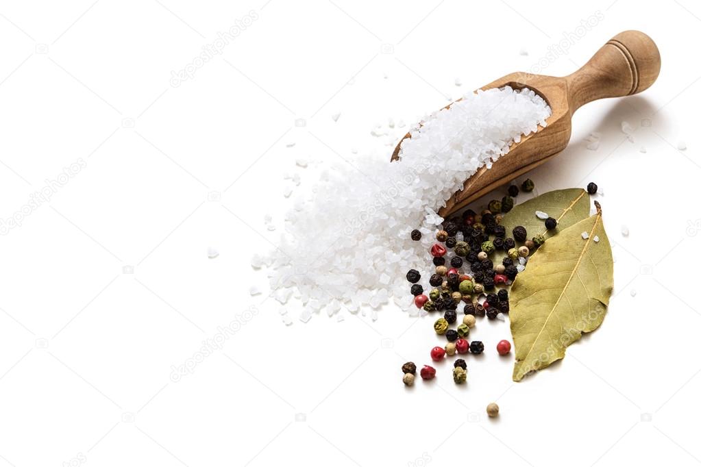 лавровый лист и черный перец горошком. соль перец лавровый лист. соль перец лаврушка. душистый перец горошком и лаврушка. лавровый лист перец горошком соль.