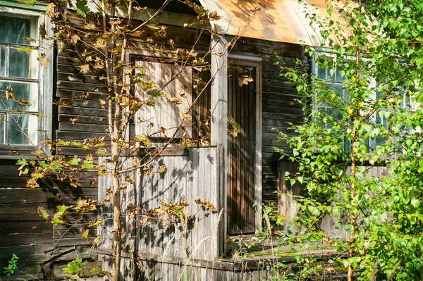 Grungy Opuszczony Drewniany Stary Dom — Zdjęcie stockowe