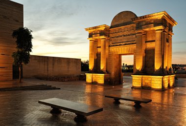 Puerta del Puente (köprü geçit), Cordoba, İspanya