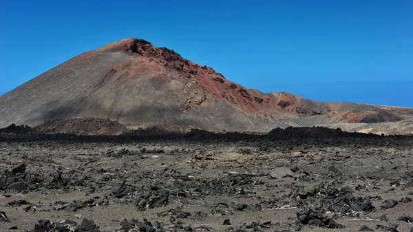 Vulkaniska berg på lanzarote island, Kanarieöarna, Spanien — Stockfoto
