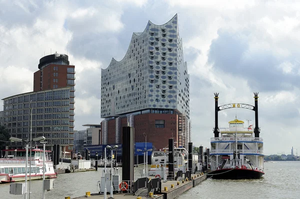 Schip Mississippi Queen, Elbe Philharmonic gebouw en de Hanse — Stockfoto