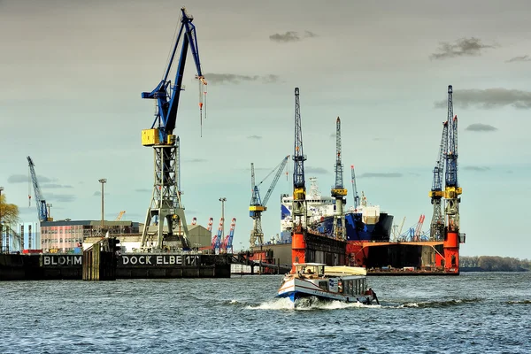 Docka Elbe 17, Hamburg, Tyskland. — Stockfoto