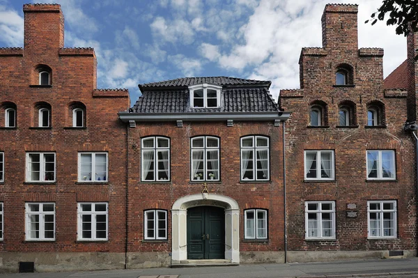 リューベック、ドイツの伝統的な建物のファサード — ストック写真
