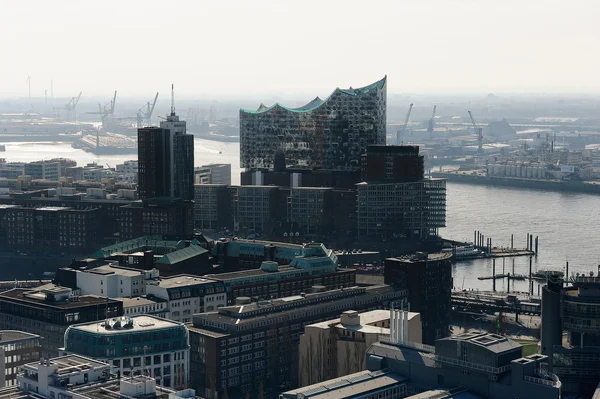 Weergave van de Hanzestad Trade Center en concert hall Elbphilharmonie, Hamburg, Duitsland — Stockfoto