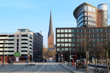 St. Peter Kilise, görünümünden Dovenfleet, Hamburg, Almanya
